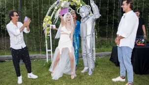 Aleyna Tilki, Robot ile evlendi...