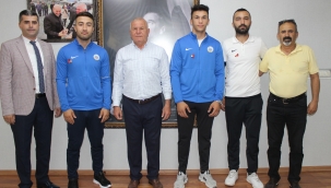 Başkan Karakayalı'dan Sporculara Çeyrek Altın