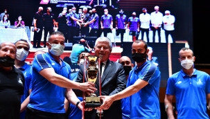 Büyükşehir Belediye Meclisi'nde çifte kupa gururu