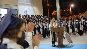 DEÜ Tıp Fakültesi'nde Mezuniyet Sevinci