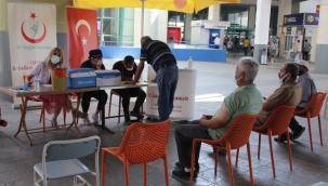 İzotaş İzmir Otogarı'ndaki aşı standı yoğun ilgi görüyor 