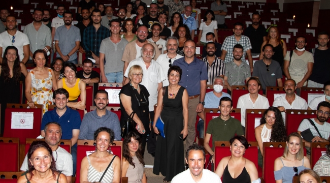 İzmir Büyükşehir Belediyesi Şehir Tiyatroları'nda ilk buluşma