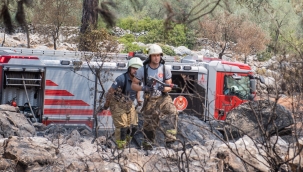 İzmir İtfaiyesi'nden Kissebükü'ndeki yangına ilk müdahale eden ekip: "Yangını kesmeseydik Bodrum'a kadar giderdi"