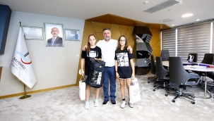 Başkan Sandal Bayraklı'nın Gururu İlkim'e Sahip Çıktı