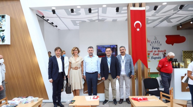 Bayraklı Belediyesi İEF'te Deniz Zeyrek ve Ali Haydar Fırat'a Ev Sahipliği Yaptı