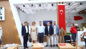 Bayraklı Belediyesi İEF'te Deniz Zeyrek ve Ali Haydar Fırat'a Ev Sahipliği Yaptı