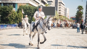 İzmir'de duygulandıran görüntüler Tıpkı o günkü gibi