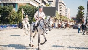 İzmir'de duygulandıran görüntüler Tıpkı o günkü gibi