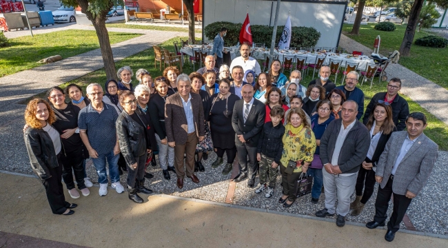 Başkan Soyer depremzedelerle buluştu