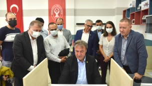 Bornova'dan mülteci çocuklara bilgisayar laboratuvarı