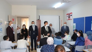 İzmir'de 'Nerede Kalmıştık' Eğitim Seferberliği Projesi Kurslarına Yoğun İlgi 