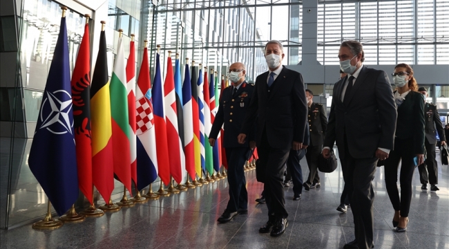 Millî Savunma Bakanı Hulusi Akar, NATO Karargâhında NATO Daimi Temsilciliğini ve Türk Askerî Temsilciliğini Ziyaret Etti
