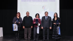 Konak'ta "Kadın Öyküleri" Ödülleri sahiplerini buldu