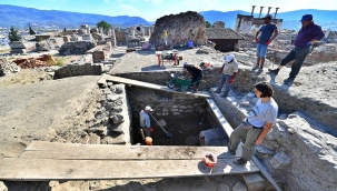 Türkiye'de bir ilk İzmir'deki arkeolojik kazıda DNA laboratuvarı kuruldu