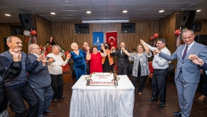 Başkan Soyer huzurevi sakinlerinin yeni yılını kutladı