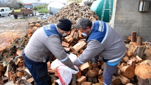 Bornova'da ihtiyaç sahiplerine yakacak yardımı