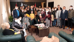 TBMM'ye Giden İzmirli Roman Kadınlardan Kılıçdaroğlu'na Ziyaret