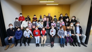 Çocuklar öğrenme ve keşfetme heyecanını Başkan Batur'la paylaştı
