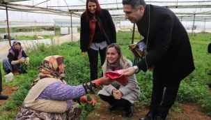 Başkan Kayalar'dan Ekmeğini Topraktan Çıkartan Kadınlara Ziyaret