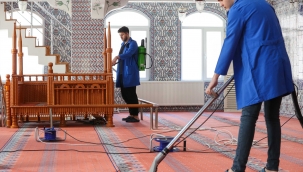 Buca'nın ibadethanelerinde Ramazan temizliği