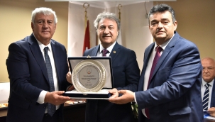 Dökümcü esnafından Başkan İduğ'a plaketli teşekkür