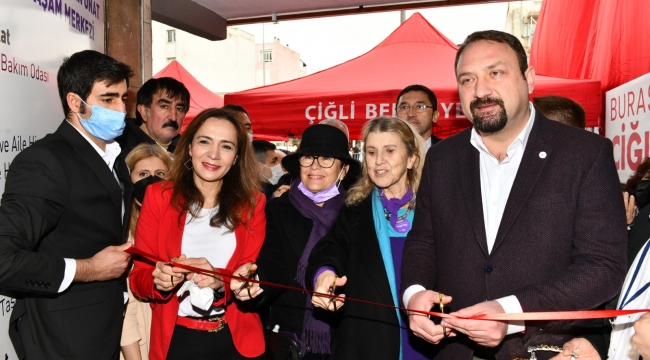İzmir'in İlk "Kadın Belediyesi" Çiğli'de Açıldı
