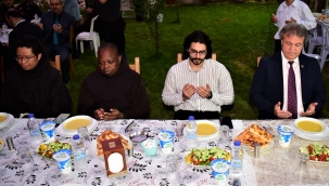 Başkan İduğ önce camii ardından kilise iftarında