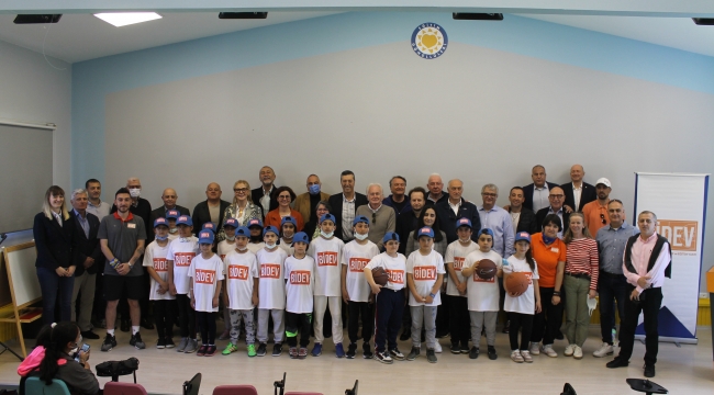 TEGV, BİDEV'in desteği ile İzmir'de bulunan Çiğli Eğitim Parkı Basketbol Sahası'nı yeniledi