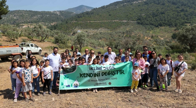 Bucalı çocuklardan zeytin fidanı dikimi