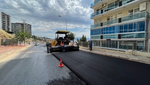 Bayraklı'da asfaltlama çalışmaları hız kesmiyor