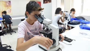 Bornova'da çocuklara oyunlarla bilim kampı