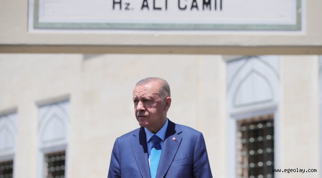 Cumhurbaşkanı Erdoğan Cuma Namazı Çıkışı Açıklamalarda Bulundu