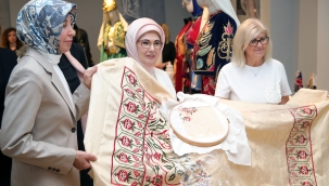 Emine Erdoğan, İzmir Olgunlaşma Enstitüsü Kültür Sanat Merkezi'nin açılışını gerçekleştirdi
