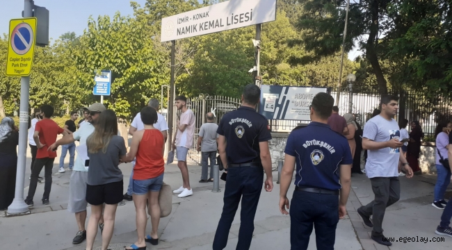 İzmir Büyükşehir Belediyesi'nden öğrencilere YKS desteği
