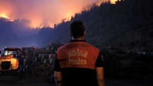 Muğla Büyükşehir personeli Marmaris yangınında teyakkuz halinde 