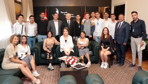 Roman Gençlerden Kılıçdaroğlu'na Ziyaret