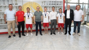 Başkan Sürekli şampiyonlarla buluştu"Milli cimnastikçilerimizle gurur duyuyoruz"