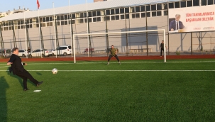 Bornova'da futbol sahaları yenileniyor 