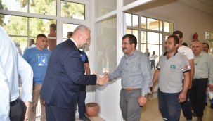 Pehlivan belediye personeliyle bayramlaştı 