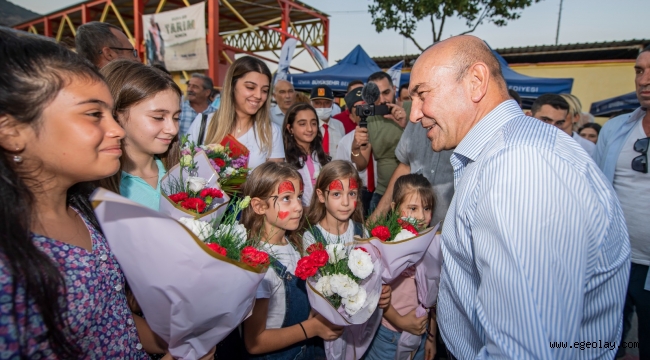 Başkan Soyer Bayındır'daki çiftçi şenliğinde konuştu "Bu topraklarda umudu gençlerimizle büyüteceğiz"