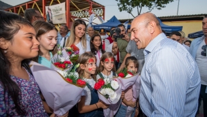 Başkan Soyer Bayındır'daki çiftçi şenliğinde konuştu "Bu topraklarda umudu gençlerimizle büyüteceğiz"