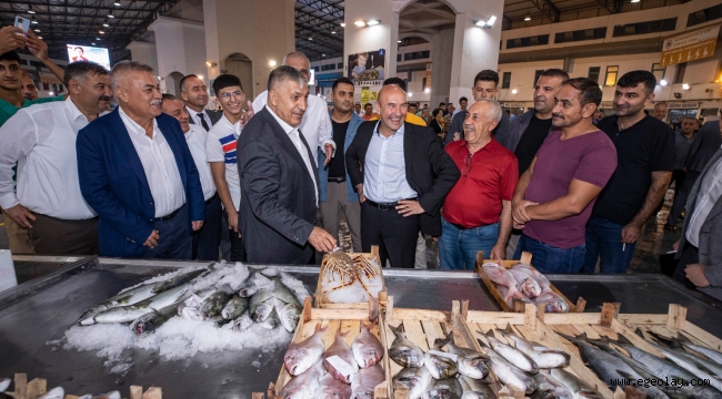 Başkan Soyer av sezonunu açan balıkçıları ziyaret etti: "Bereketli bir sezon olsun" 