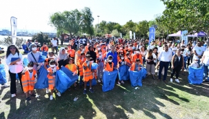 Çevre gönüllüleri İnciraltı Kent Ormanı'nda temizlik yaptı 