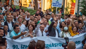 Çifte fuar heyecanı kortejle sokaklara taştı 91. İzmir Enternasyonal Fuarı ve Terra Madre Anadolu ziyarete açıldı 