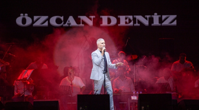 Çim Konserleri'nde Özcan Deniz rüzgarı 