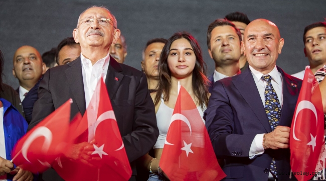 Kılıçdaroğlu ve Soyer Türk bayraklarıyla halkı selamladı