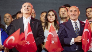 Kılıçdaroğlu ve Soyer Türk bayraklarıyla halkı selamladı 