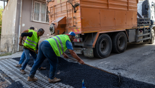 Karabağlar'da üst kaplama çalışmaları sürüyor 