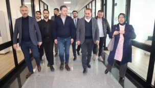 AK Parti İzmir Milletvekili Yaşar Kırkpınar, şehir hastanesinde incelemelerde bulundu 