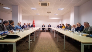 İzmir Büyükşehir Belediyesi ve ilçe belediyelerinden temizlik için güç birliği 